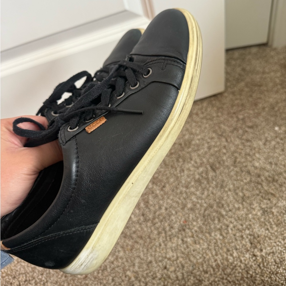 ECCO Soft 7 Women's Leather Sneaker Black Leather Sneakers with White Sole - Picture 4 of 6